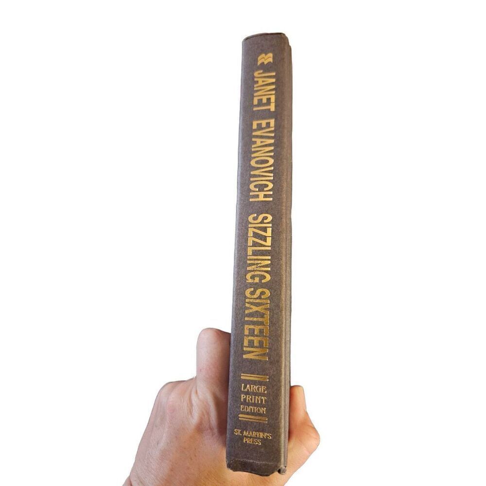 Sizzling sixteen by Janet evanovich large print edition St. Martin's press